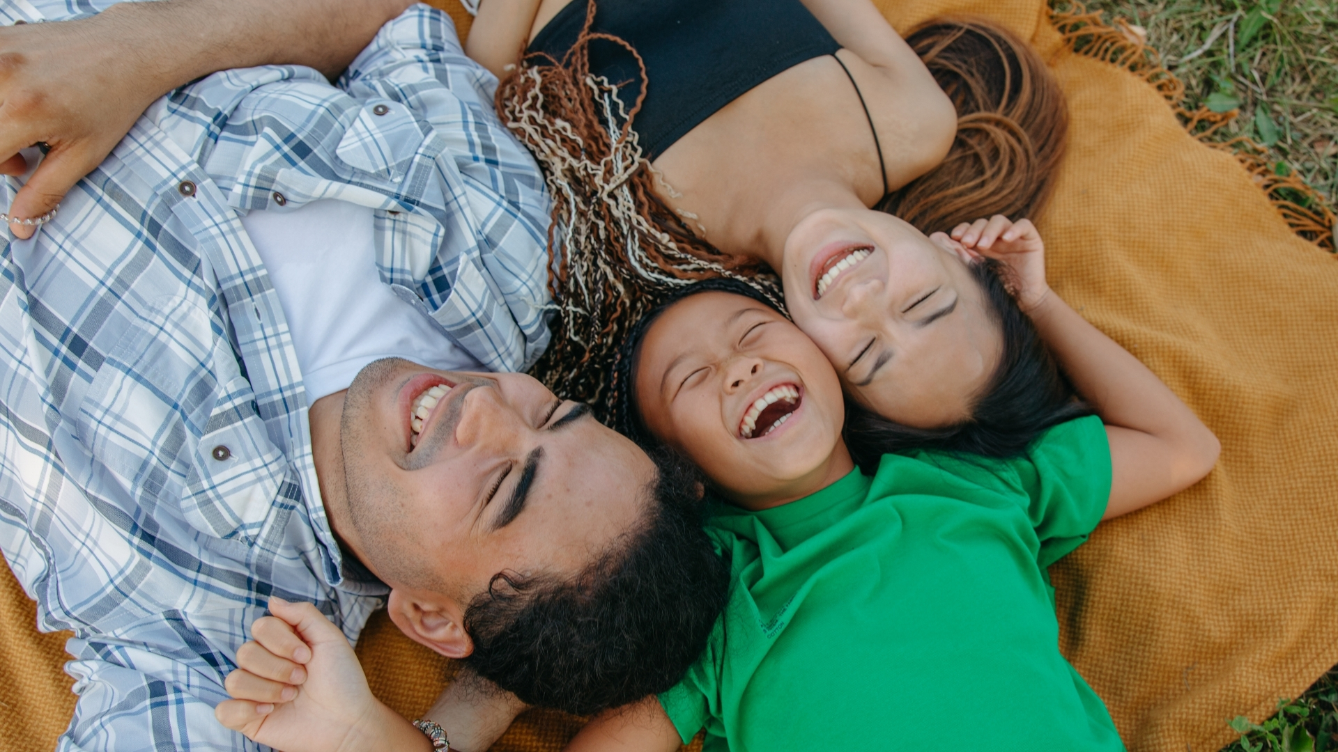 featured blog photo of three children smiling